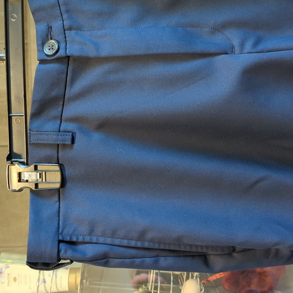 Men's Haggar Cool 18 Navy Shorts - Picture 4 of 6